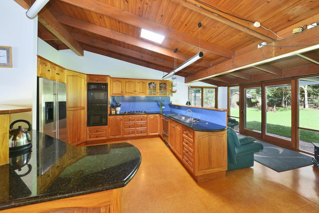 Mccarthy Lake House Maleny Ruang foto